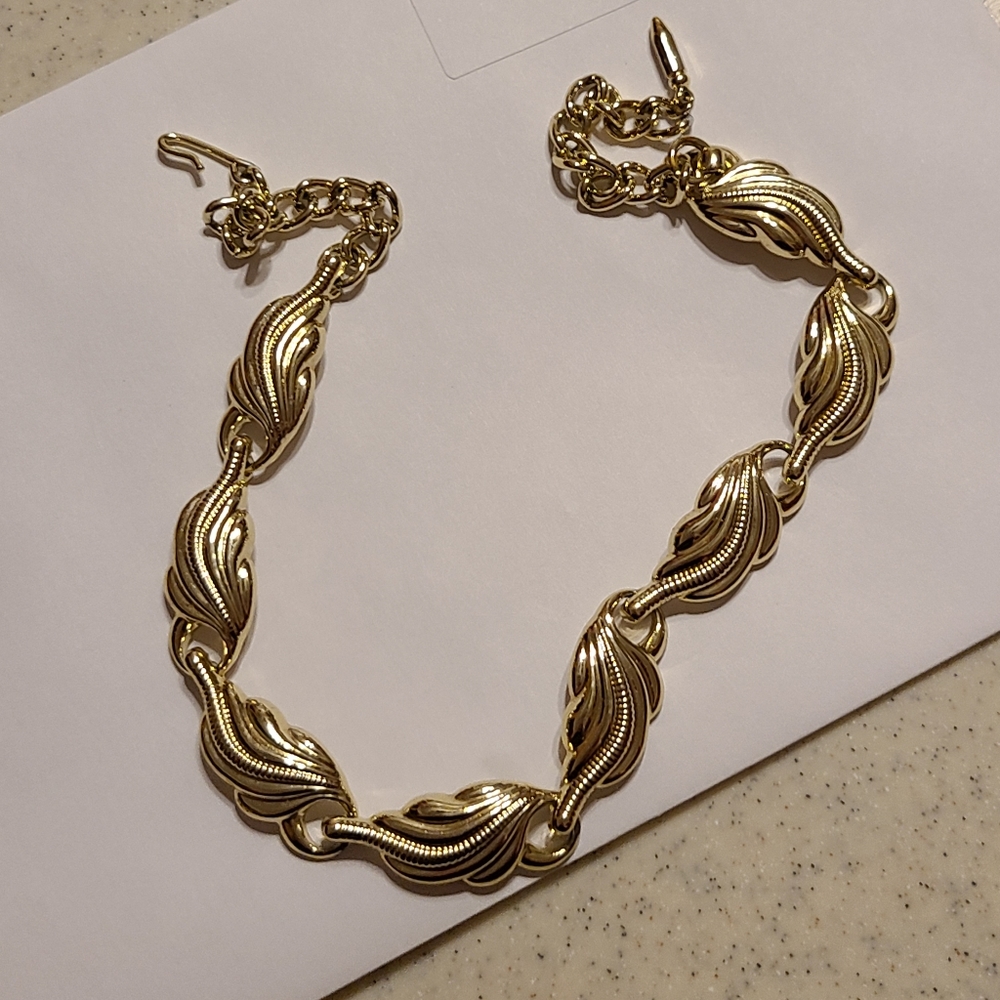 Vintage gold tone necklace - Picture 13 of 15